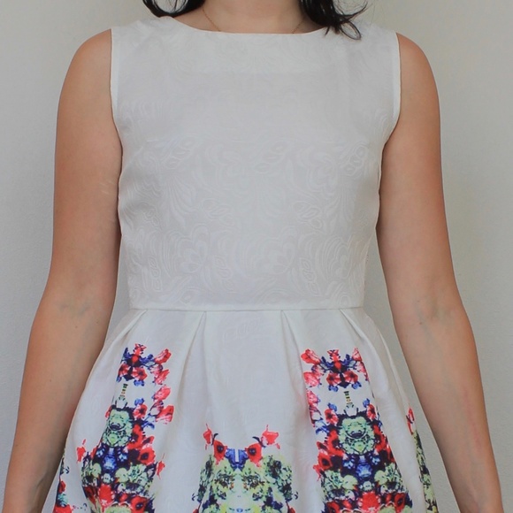 DRESS BUNDLE ✨ White Floral Dress - Picture 3 of 4